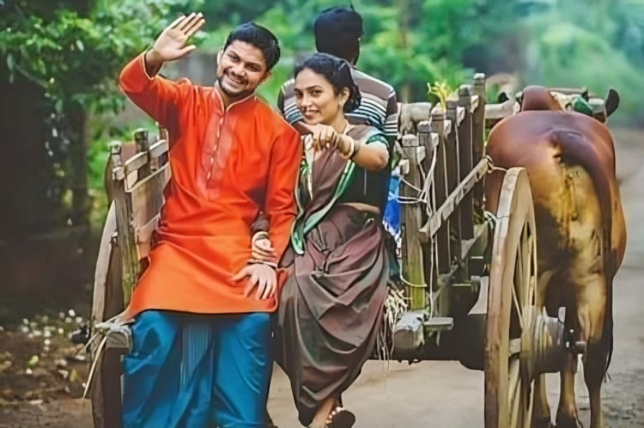 কথা বা বানী আমার গরুর গাড়িতে বউ সাজিয়ে