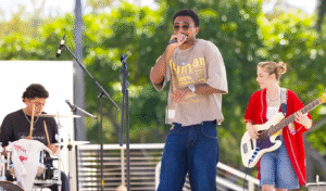 Frost School এর ব্যান্ড Poster Child-এর অভিনব অভিষেক: হোমকামিং কনসার্টে