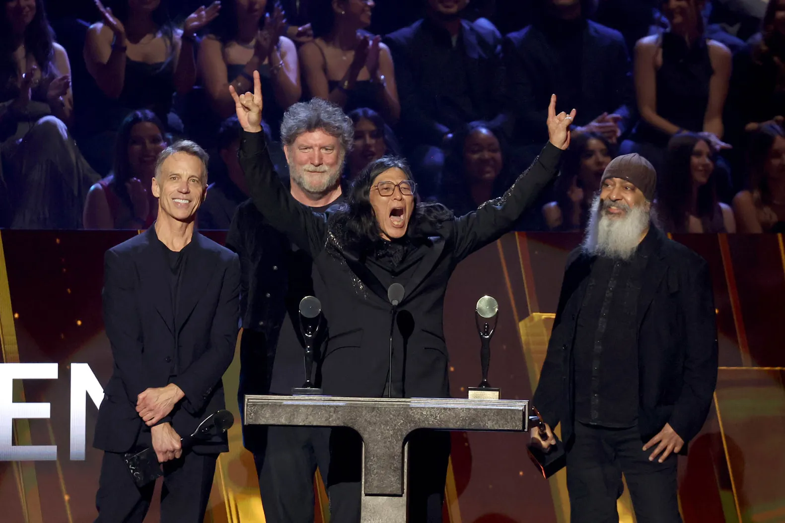 Jim Carrey Joins Soundgarden for Rock Hall Induction জিম ক্যারি ও সিয়াটল স্টারদের নিয়ে সাউন্ডগার্ডেনের রক হল ইনডাকশন