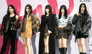 NewJeans ফিরে এল ADOR এ আইনি বিরোধের পর ক পপ গ্রুপের পুনর্মিলন NewJeans ফিরে এল ADOR-এ: আইনি বিরোধের পর ক-পপ গ্রুপের পুনর্মিলন