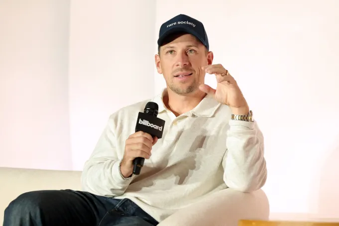 The Future of the Concert Kiss Cam Giving Fans Control কনসার্ট কিস ক্যামের ভবিষ্যত: ভক্তদের হাতে কন্ট্রোল দেয়ার উদ্যোগ