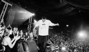 Untitled design 10 ফ্রেড এগেন..'র ১০ শহরের ১০ সপ্তাহের কনসার্ট ট্যুর: একটি অনন্য অভিজ্ঞতা