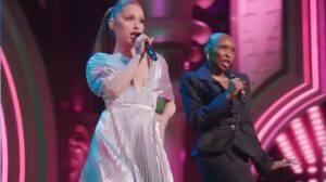 Untitled design 58 অ্যারিয়ানা গ্র্যান্ডে ও সিনথিয়া এরিভো ‘উইকেড’ কনসার্ট স্পেশালের প্রথম ঝলকে শিহরণ জাগান