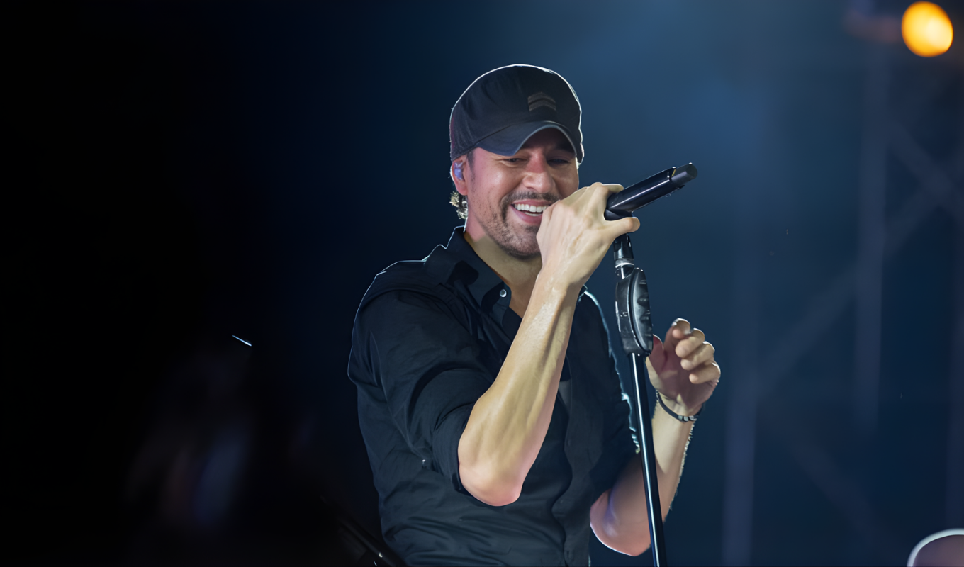 Untitled design 7 মুম্বাই কনসার্টে পুরনো দিনের স্মৃতি ফিরিয়ে এনরিকে ইগলেসিয়াস