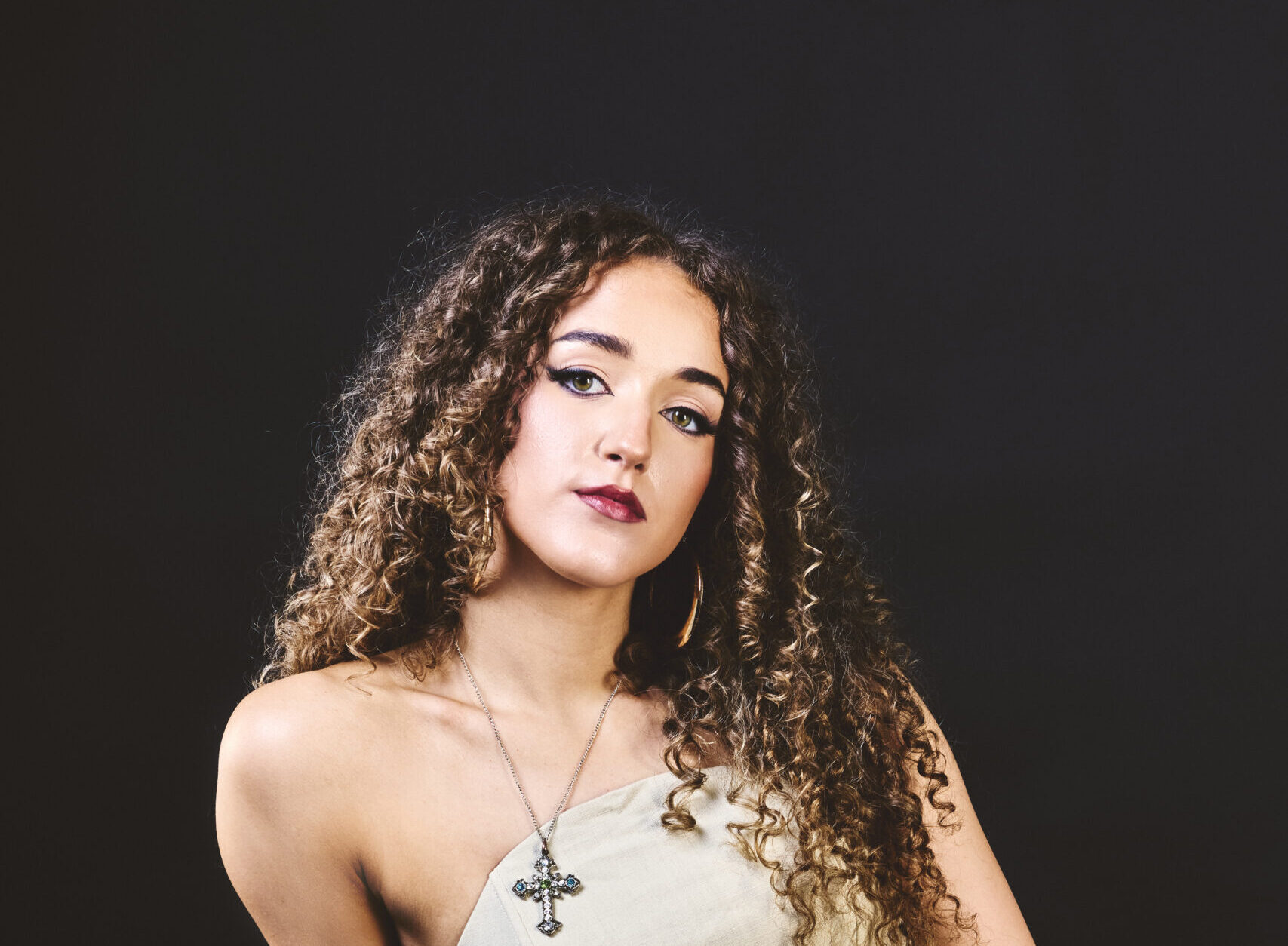 আন্যা ভিনসেন্টের ‘মানি’ – তার দ্বিতীয় একক গান প্রকাশ