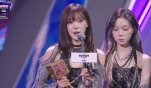 এস্পা জয়ী ‘মামা অ্যাওয়ার্ড ফর বেস্ট ড্যান্স পারফরম্যান্স – ফিমেল গ্রুপ এস্পা জয়ী ‘মামা অ্যাওয়ার্ড ফর বেস্ট ড্যান্স পারফরম্যান্স – ফিমেল গ্রুপ’