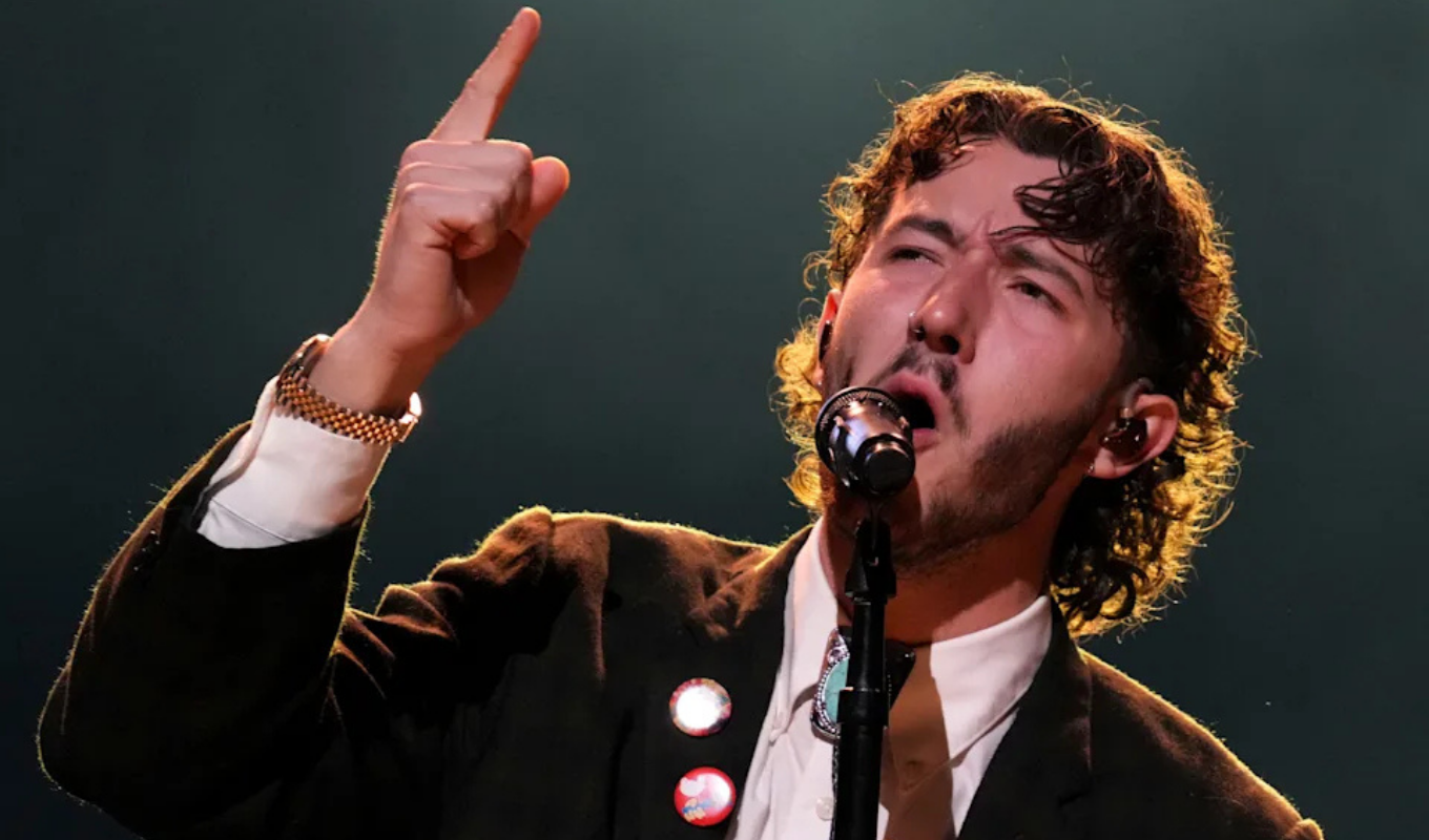 জোনাস ব্রাদার্স সিনসিনাটিতে নতুন ক্রিসমাস সিঙ্গেল সহ ওয়াক দ্য মুনকে নিয়ে লাইভ পারফর্ম করলেন 1 জোনাস ব্রাদার্স ওয়াক দ্য মুনকে নিয়ে লাইভ পারফর্ম করলেন