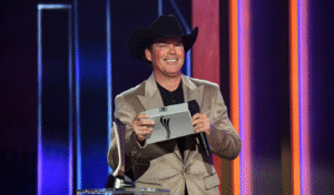 দেশের জনপ্রিয় কান্ট্রি মিউজিক তারকা নিজের রোগ যুদ্ধ নিয়ে শেয়ার করলেন ‘অতটা ভালো নয় দেশের জনপ্রিয় কান্ট্রি মিউজিক তারকা নিজের রোগ যুদ্ধ নিয়ে শেয়ার করলেন: ‘অতটা ভালো নয়’