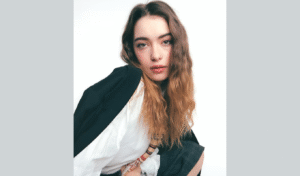 নতুন গান লিভ ব্লুরে তার প্রথম গান দ্য ডার্লিং সং দিয়ে হৃদয়ছোঁয়া অভিষেক নতুন গান: লিভ ব্লুরে তার প্রথম গান "দ্য ডার্লিং সং" দিয়ে হৃদয়ছোঁয়া অভিষেক