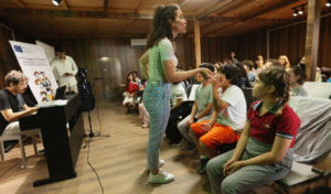 নতুন জীবনের স্বপ্ন হাটাইয়ের শিশুদের জন্য সংগীতের শক্তি