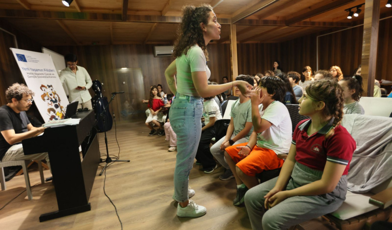 নতুন জীবনের স্বপ্ন হাটাইয়ের শিশুদের জন্য সংগীতের শক্তি