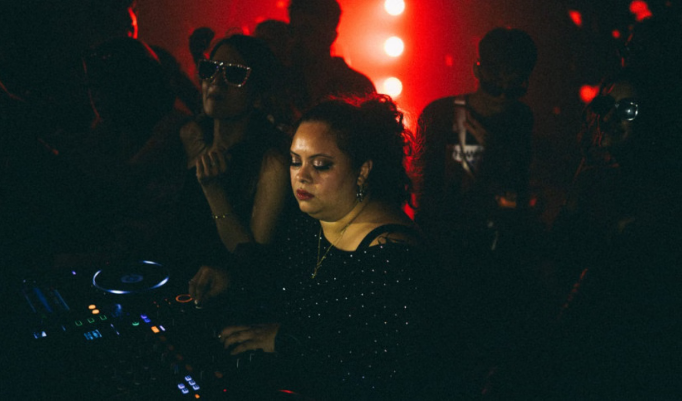 বাংলাদেশের নারী ডি’জে রুখসারা, স্টেজের মালিকানা করছেন 1 বাংলাদেশের নারী ডিজে রুখসারা স্টেজের মালিকানা করছেন বাংলাদেশের নারী ডি’জে রুখসারা, স্টেজের মালিকানা করছেন