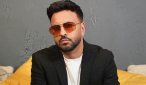 মনোজ টেইলর তার প্রথম একক তেরা মেরা প্যারের মাধ্যমে সঙ্গীত জগতে ফিরলেন মনোজ টেইলর তার প্রথম একক 'তেরা মেরা প্যারের' মাধ্যমে সঙ্গীত জগতে ফিরলেন