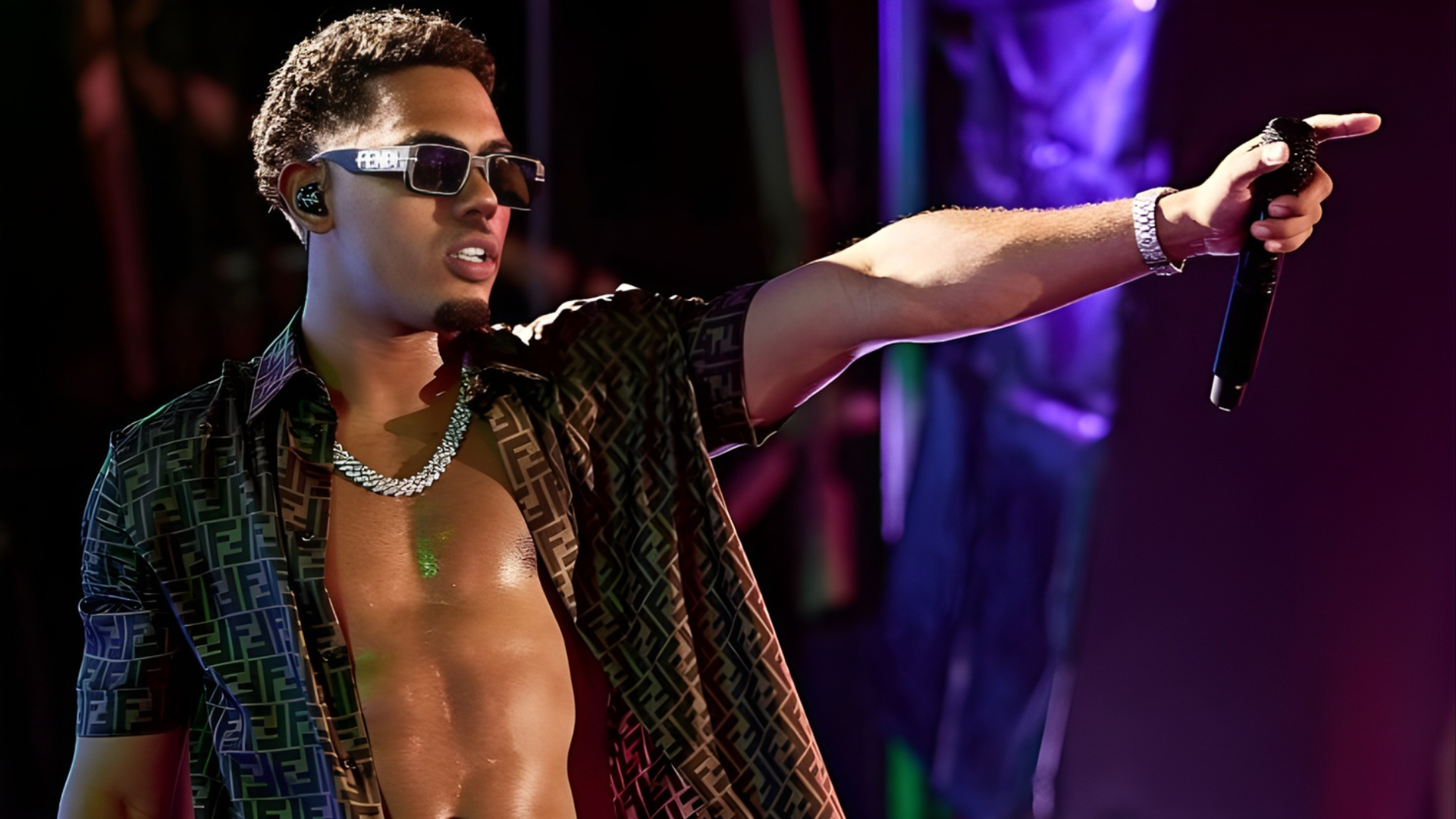 মাইক টাওয়ার্সের 'টেঙ্গো সেলোস' শীর্ষে, ল্যাটিন চার্টে ঝড় তুললো! 1 মাইক টাওয়ার্সের 'টেঙ্গো সেলোস' শীর্ষে, ল্যাটিন চার্টে ঝড় তুললো!