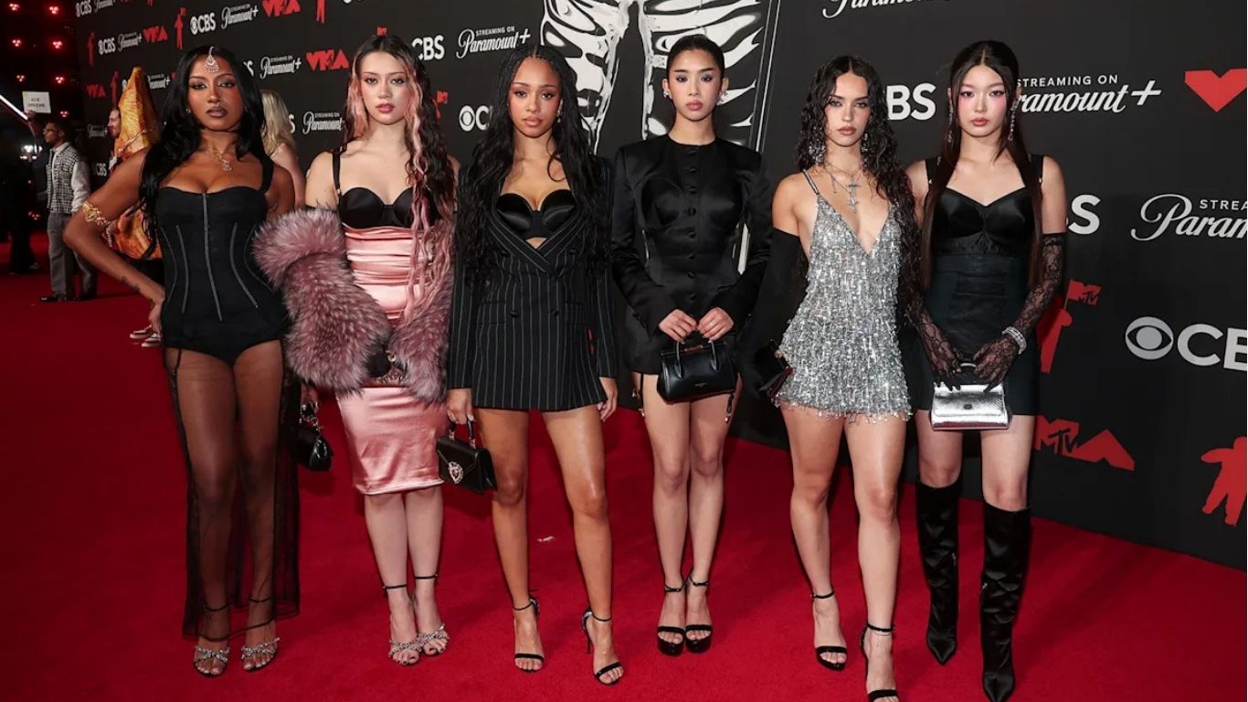 মেয়েরা ব্রিটনি স্পিয়ার্সকে নৃত্য দিয়ে শ্রদ্ধা জানালেন