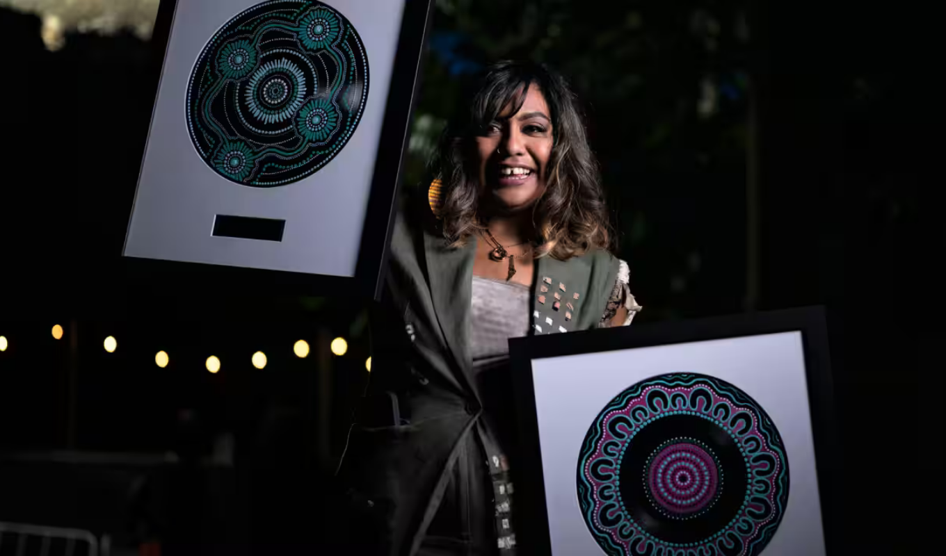 সঙ্গীতশিল্পী এমিলি ওয়ারামারা তার শিকড়কে সঙ্গীতে গেঁথে ফেলেন "গর্বিত আমি আমার আবোরিজিনাল এবং ফিলিপিনো ঐতিহ্যের উপর": সঙ্গীতশিল্পী এমিলি ওয়ারামারা তার শিকড়কে সঙ্গীতে গেঁথে ফেলেন