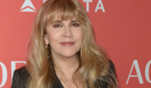 স্টিভি নিক্স তাঁর নতুন মিউজিককে কৃতিত্ব দিচ্ছেন দ্রুত আঘাত থেকে সুস্থ হওয়ার জন্য স্টিভি নিক্স তাঁর নতুন মিউজিককে কৃতিত্ব দিচ্ছেন দ্রুত আঘাত থেকে সুস্থ হওয়ার জন্য