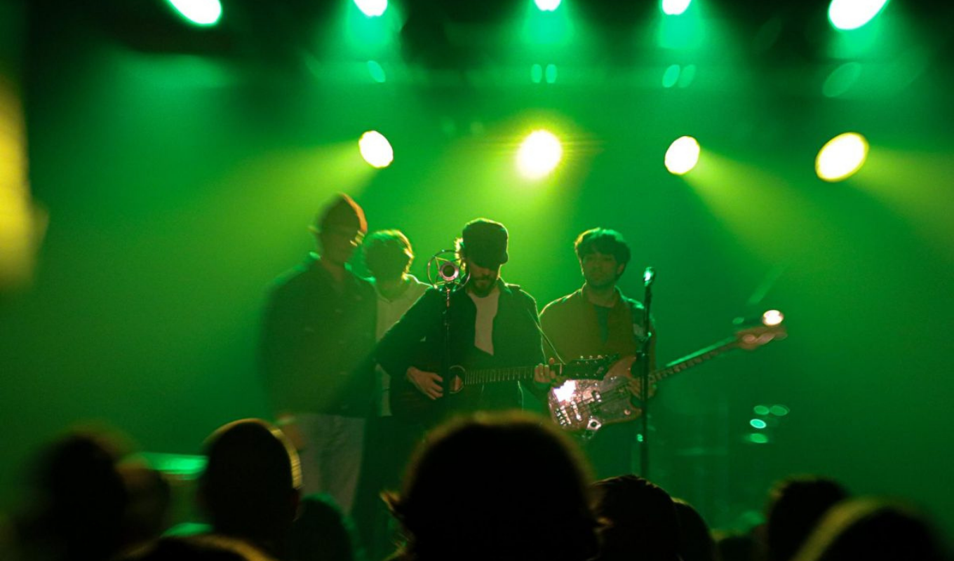 হান্টার মেটসের ইন্ডি ফোক সুরে বস্টনে মাতালেন দর্শকরা হান্টার মেটসের ইন্ডি-ফোক সুরে বস্টনে মাতালেন দর্শকরা