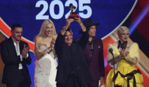 ২০২৫ ল্যাটিন গ্র্যামি অ্যাওয়ার্ডস সম্পন্ন… ব্যাড বানি ও ক্যারোল জি মঞ্চ মাতালেন ২০২৫ ল্যাটিন গ্র্যামি অ্যাওয়ার্ডস সম্পন্ন… ব্যাড বানি ও ক্যারোল জি মঞ্চ মাতালেন