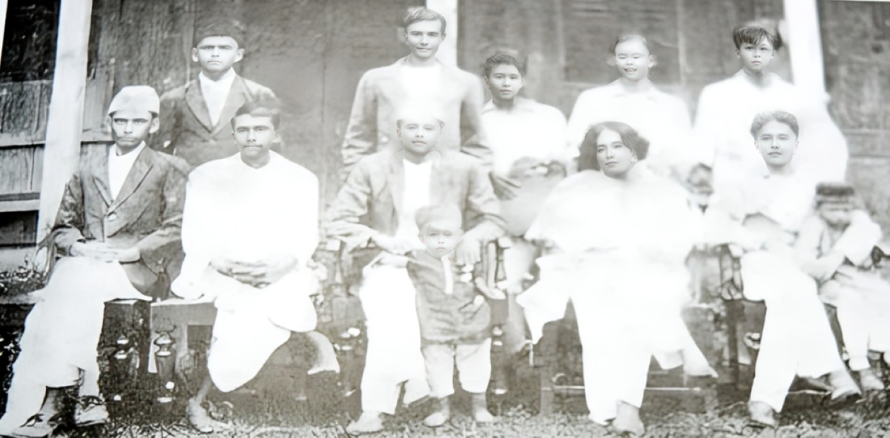 কেন্দ্রীয় মুসলিম সাহিত্য সংসদের সঙ্গে কাজী নজরুল ইসলাম