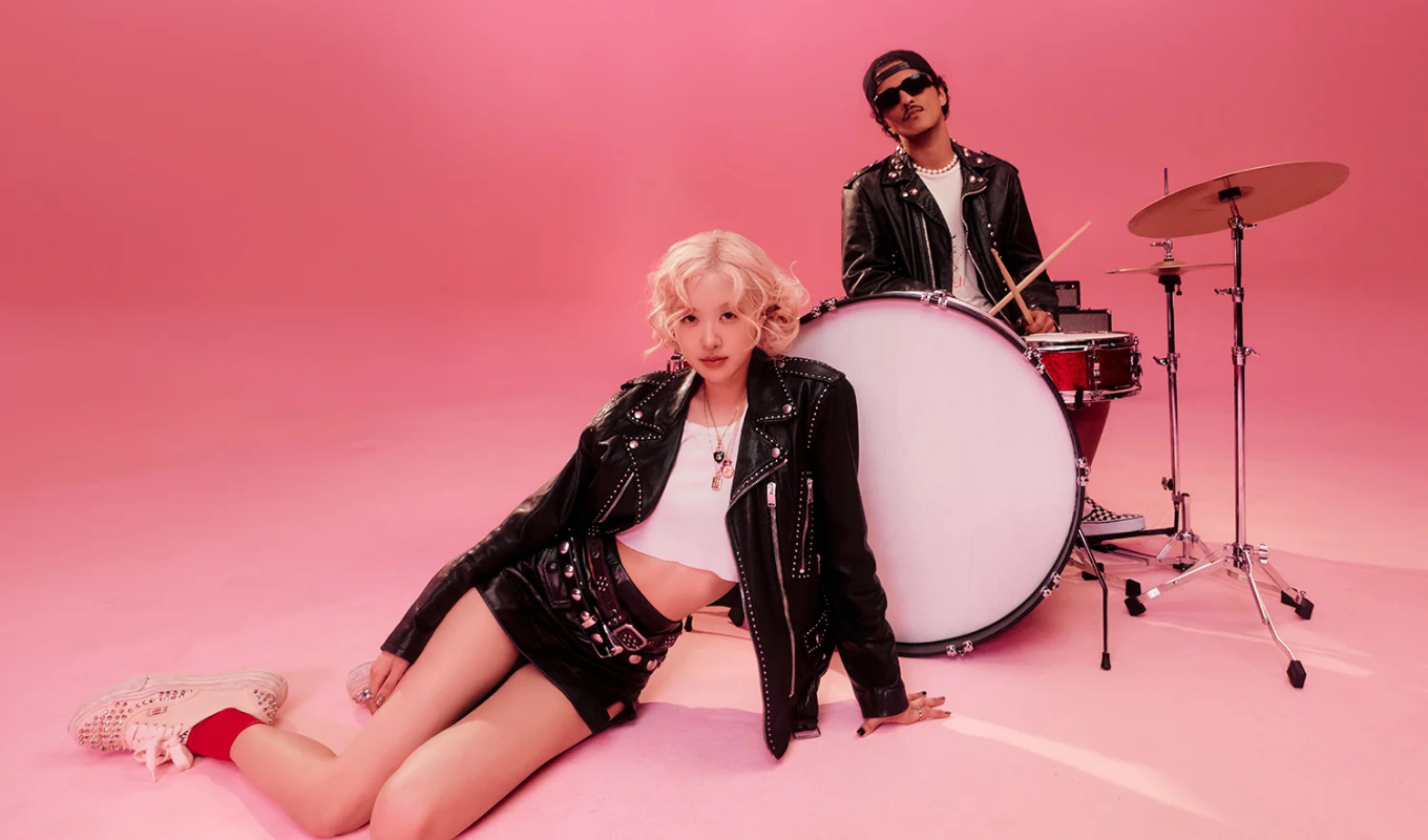 ব্রুনো মার্সের জাদুকরী ছোঁয়ায় যেভাবে পূর্ণতা পেল রোজের ‘এপিটি’