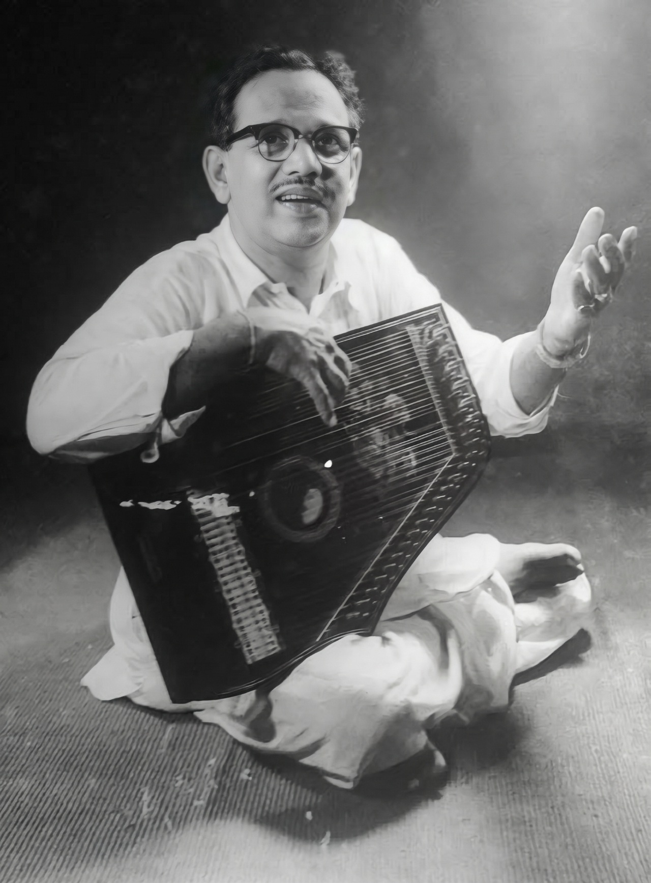 সতীনাথ মুখোপাধ্যায় । বাঙালি কণ্ঠশিল্পী, গীতিকার ও সঙ্গীত পরিচালক 2 সতীনাথ মুখোপাধ্যায়