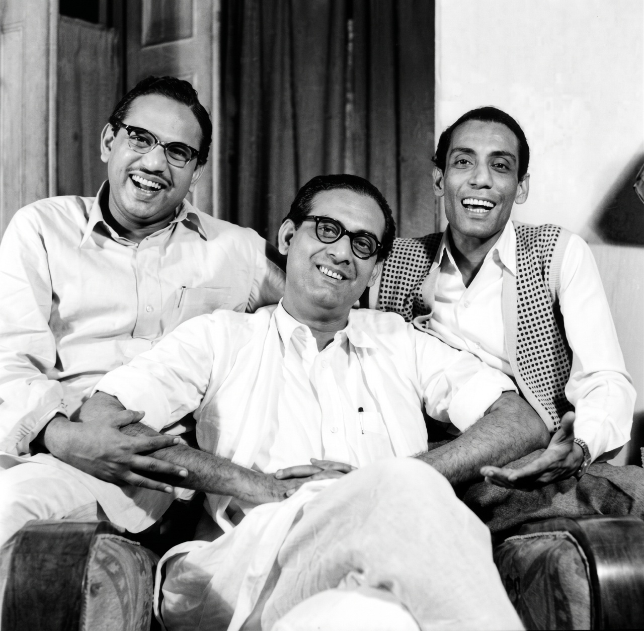 সতীনাথ মুখোপাধ্যায় । বাঙালি কণ্ঠশিল্পী, গীতিকার ও সঙ্গীত পরিচালক 4 সতীনাথ মুখোপাধ্যায় , হেমন্ত মুখোপাধ্যায় , শ্যামল মিত্র
